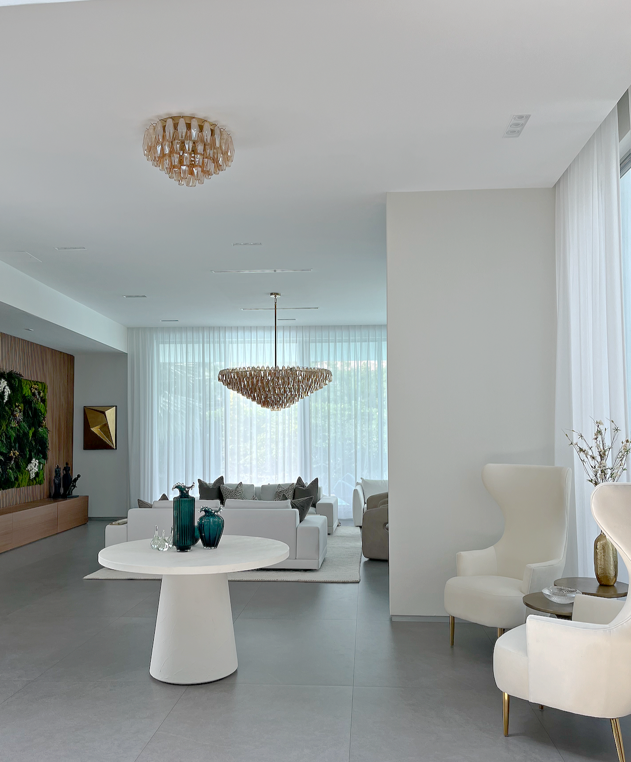 Private foyer overlooking the Hibiscus Island grand salon